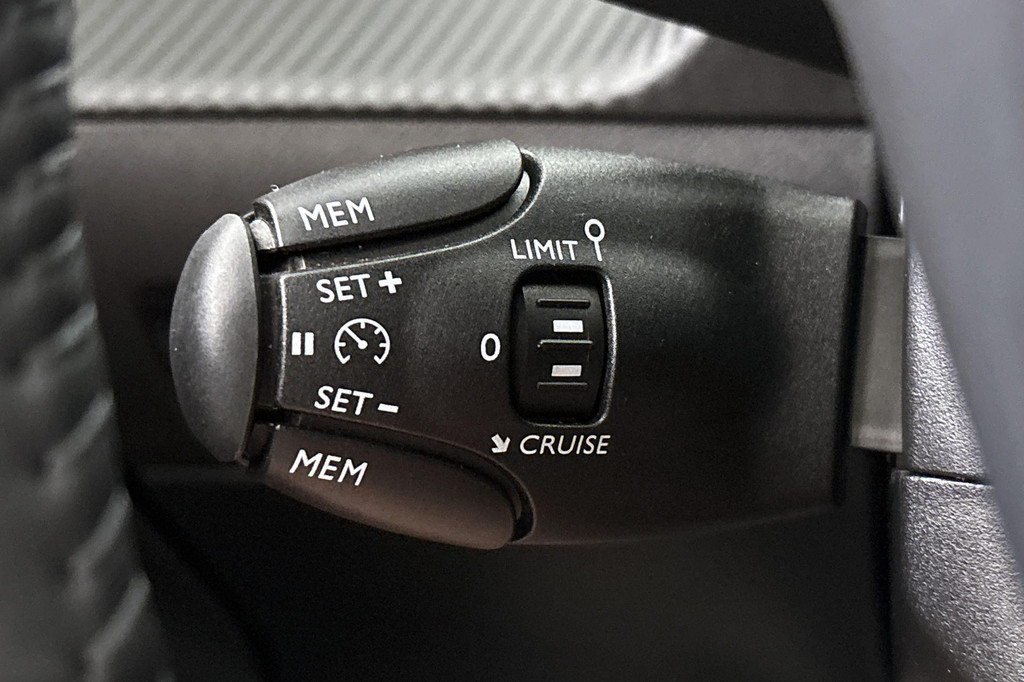 Peugeot 208 (HNT71F) met abonnement