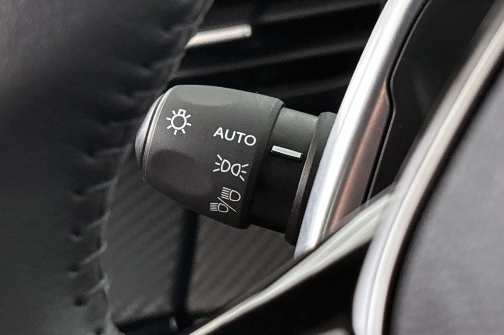 Peugeot 208 (HNT71F) met abonnement