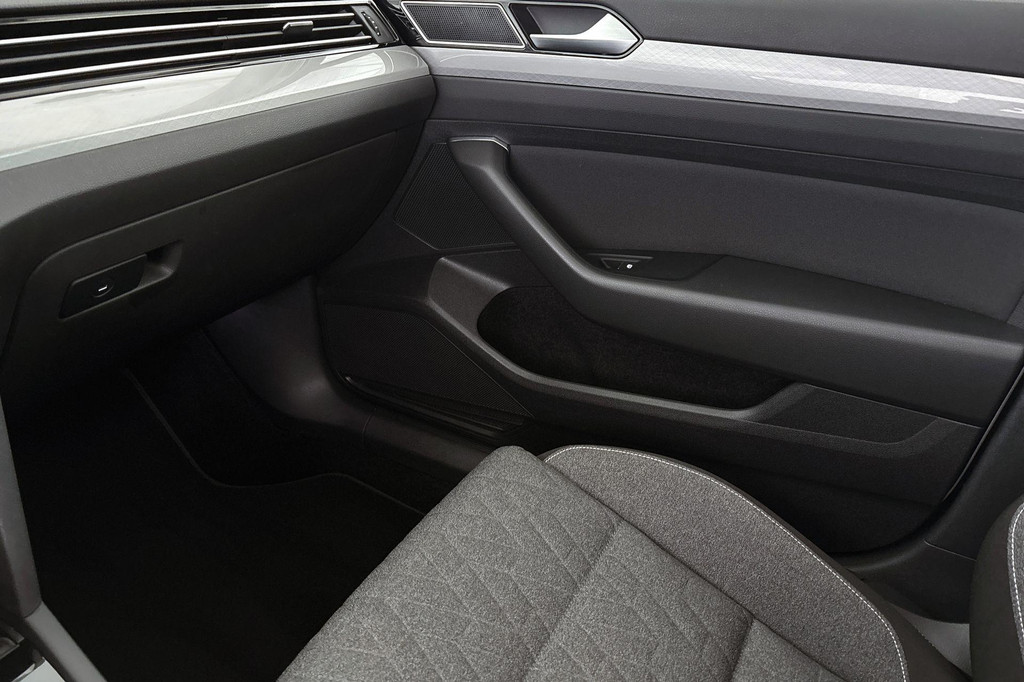 Volkswagen Passat (KKB08D) met abonnement