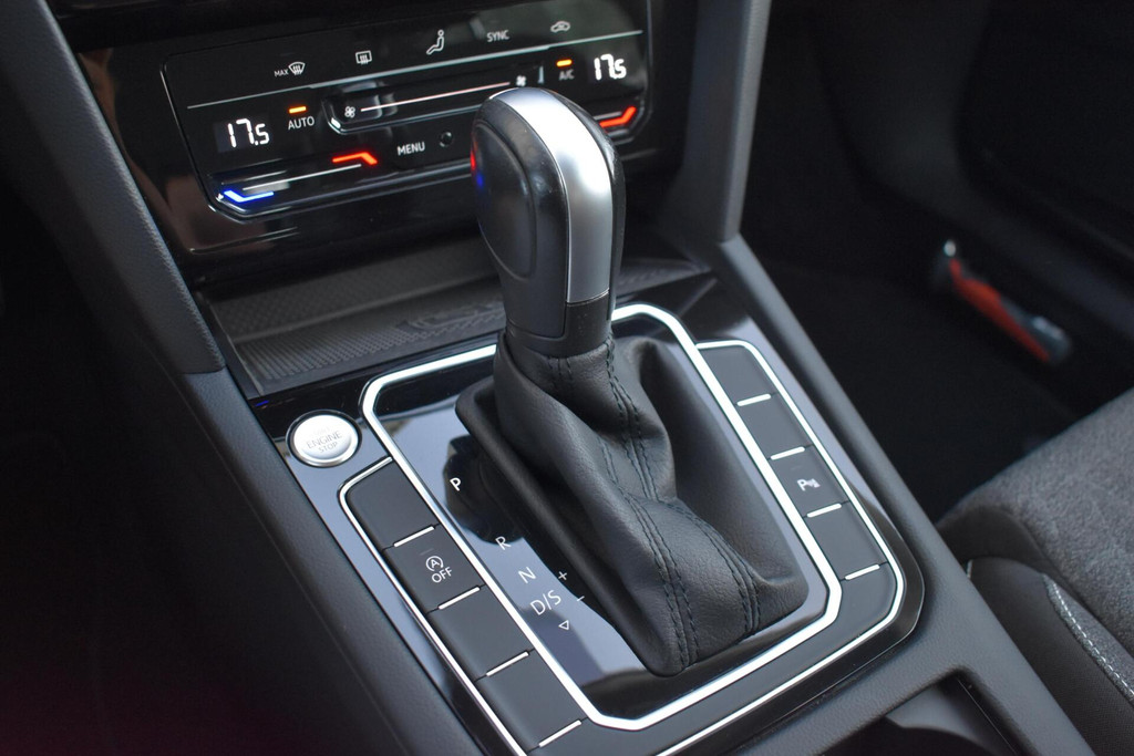 Volkswagen Passat (R051HH) met abonnement