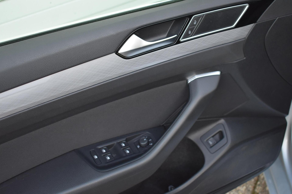 Volkswagen Passat (R051HH) met abonnement