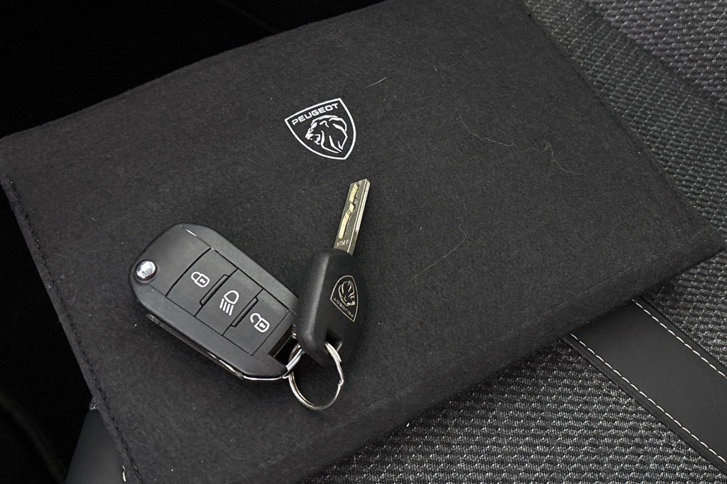 Peugeot 208 (KKF45J) met abonnement