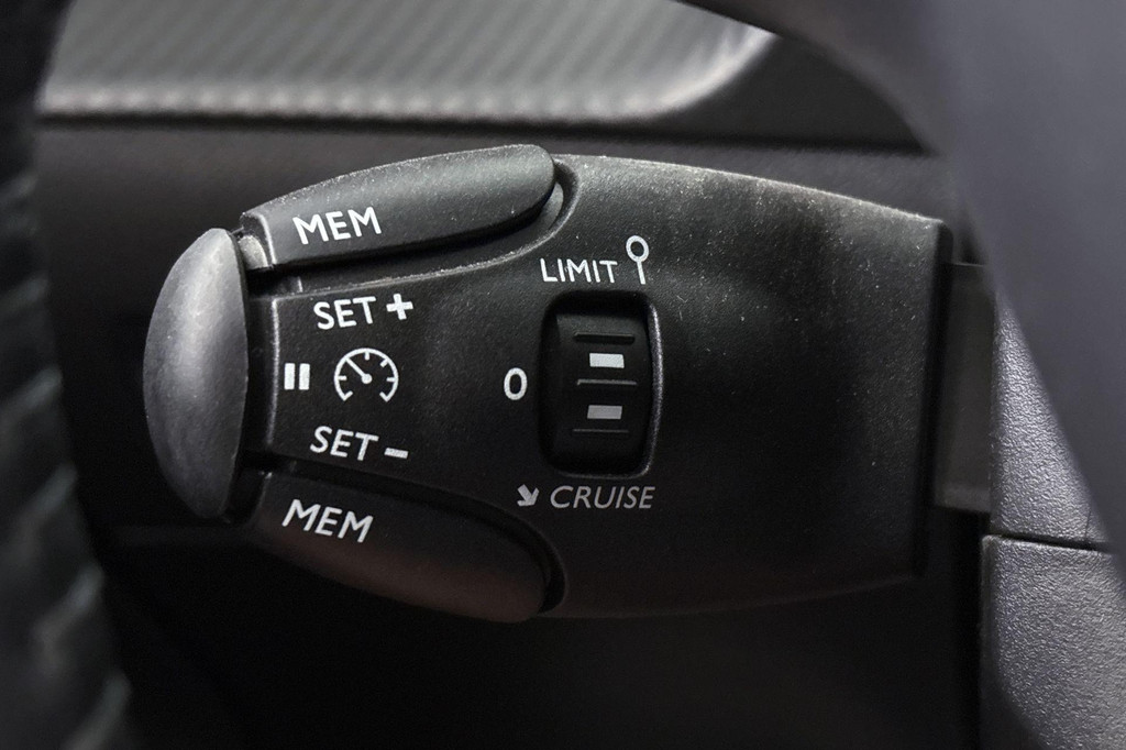 Peugeot 208 (KKF45J) met abonnement