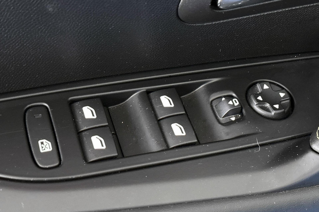 Peugeot 208 (HHX84F) met abonnement