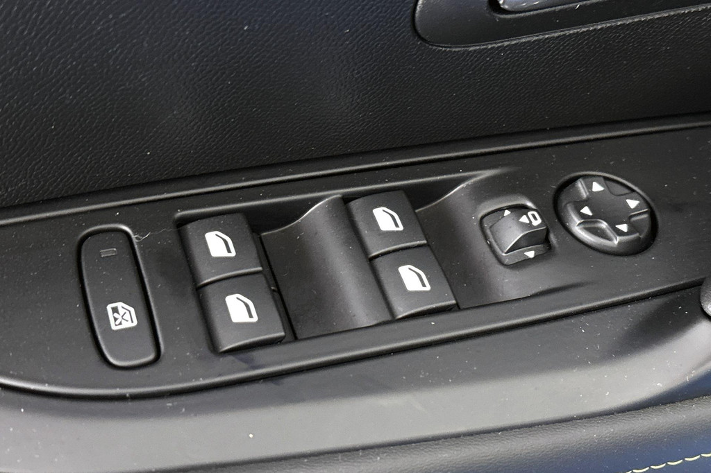 Peugeot 208 (HGF47G) met abonnement
