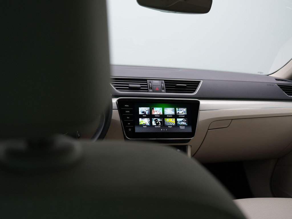 ŠKODA Superb (KNS41P) met abonnement