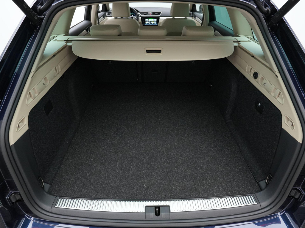 ŠKODA Superb (KNS41P) met abonnement