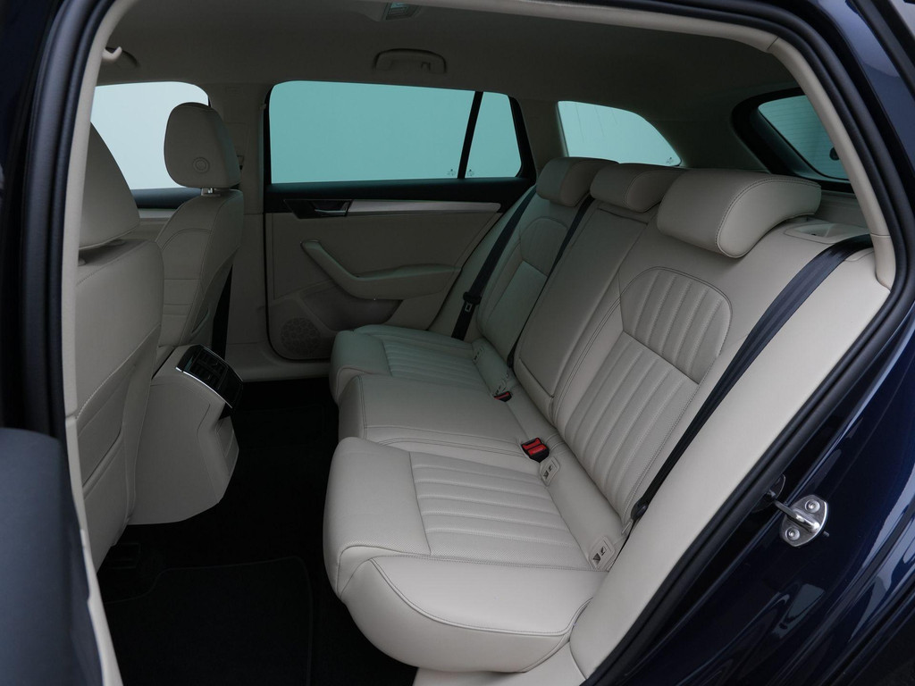 ŠKODA Superb (KNS41P) met abonnement