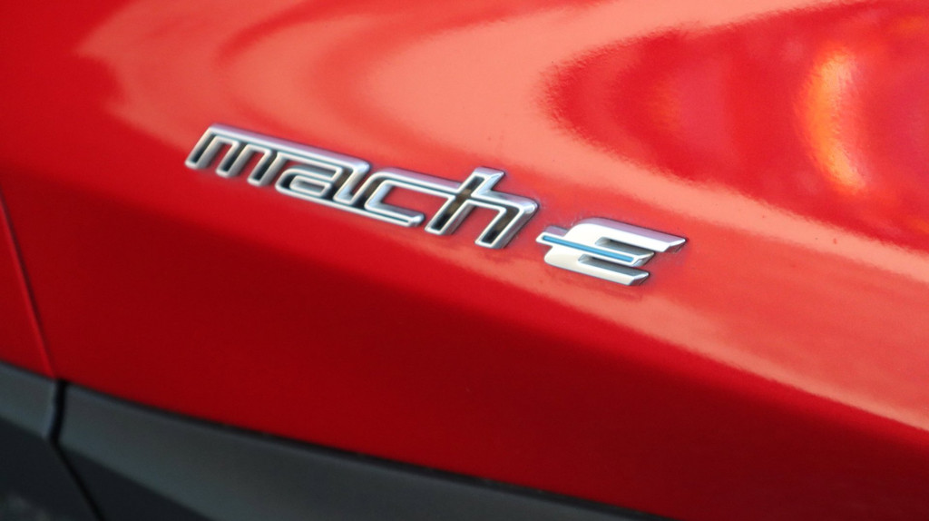 Ford Mustang Mach-E (L906XH) met abonnement