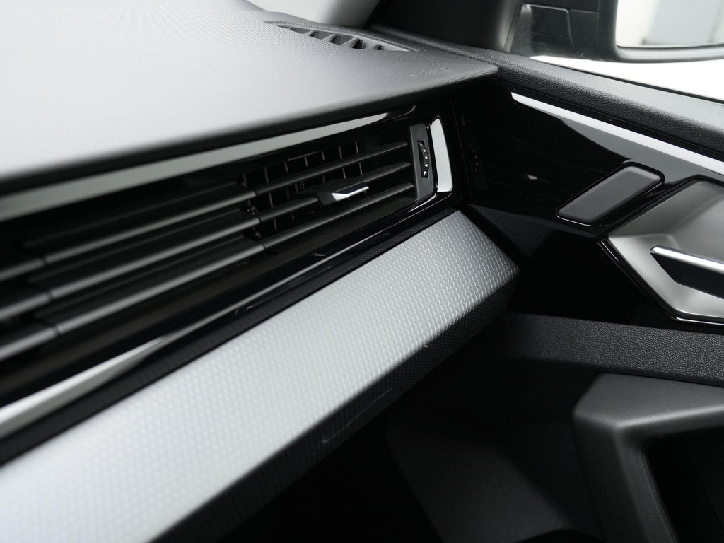 Audi A1 (Z742NF) met abonnement