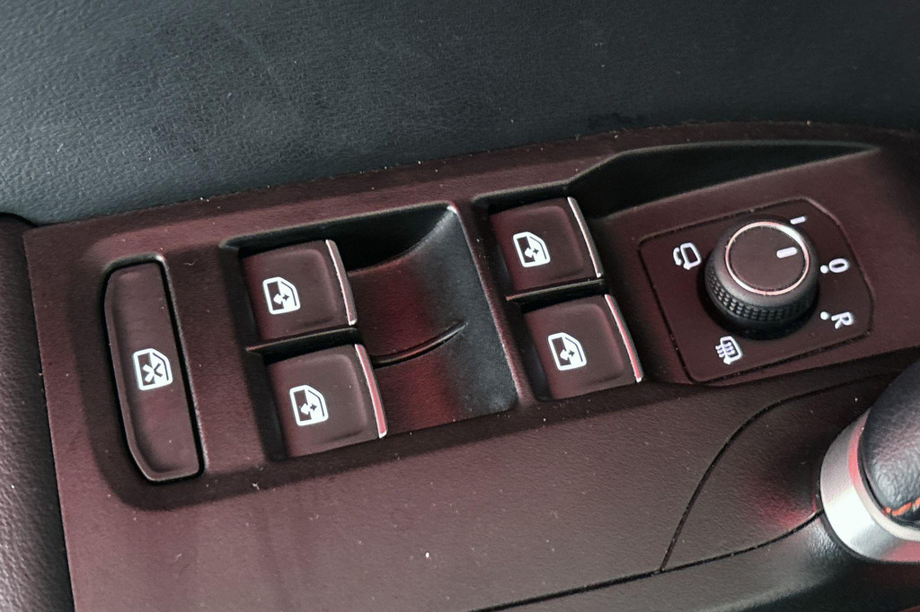 Seat Leon (KKB39B) met abonnement