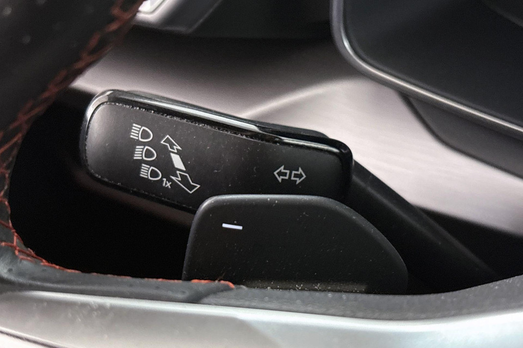 Seat Leon (KKB39B) met abonnement