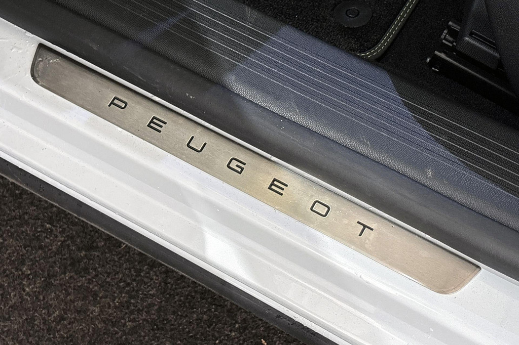 Peugeot 408 (KLB37L) met abonnement