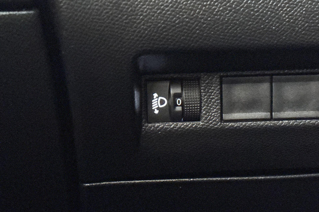 Peugeot e-2008 (T556XB) met abonnement