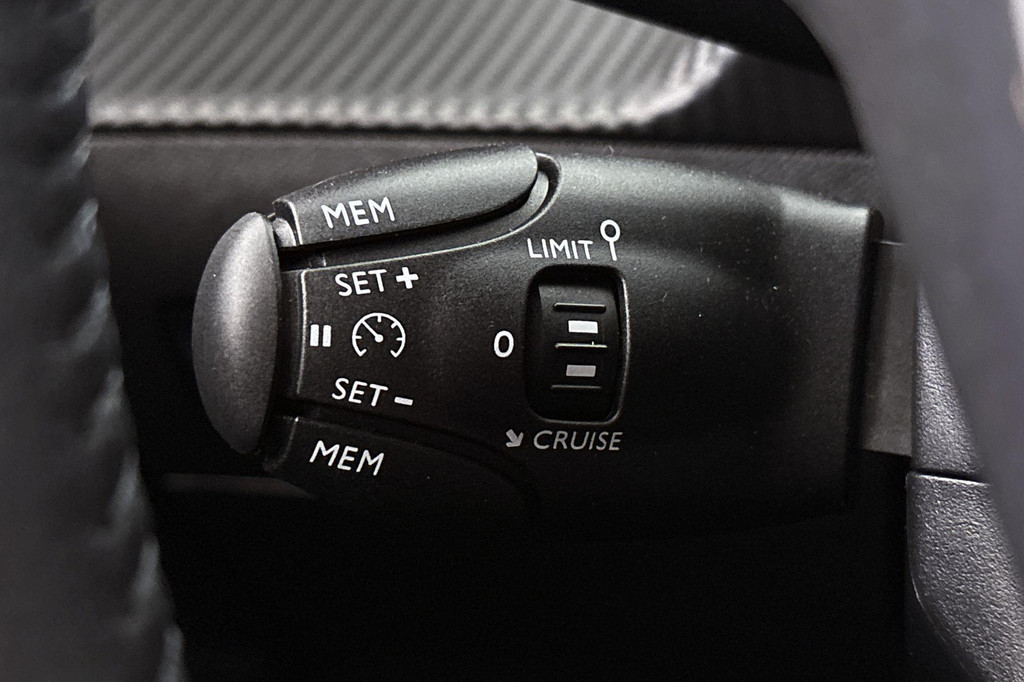 Peugeot e-2008 (T556XB) met abonnement
