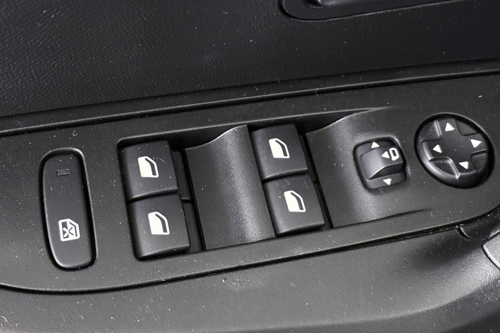 Peugeot e-2008 (T556XB) met abonnement
