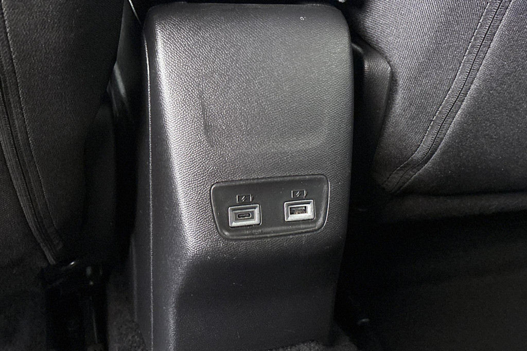 Peugeot e-2008 (T556XB) met abonnement