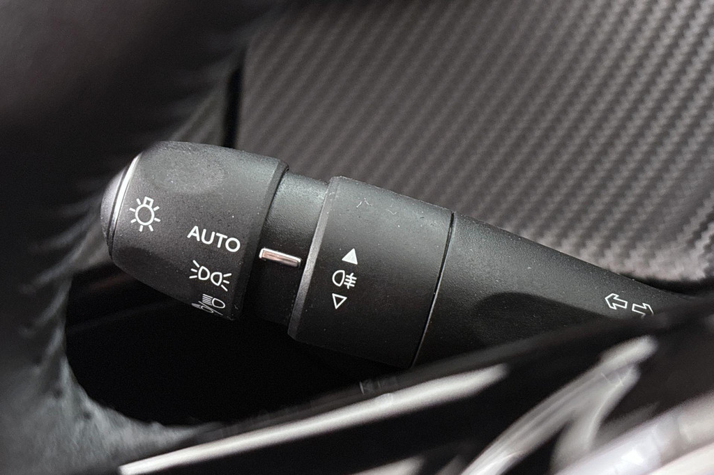 Peugeot e-2008 (T556XB) met abonnement