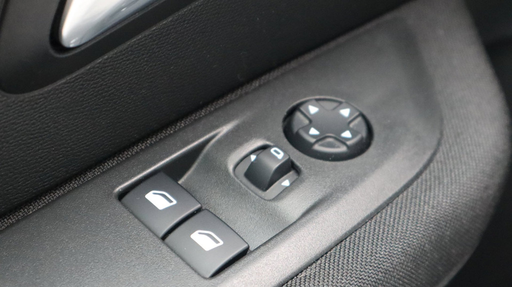 Peugeot e-208 (R804BF) met abonnement