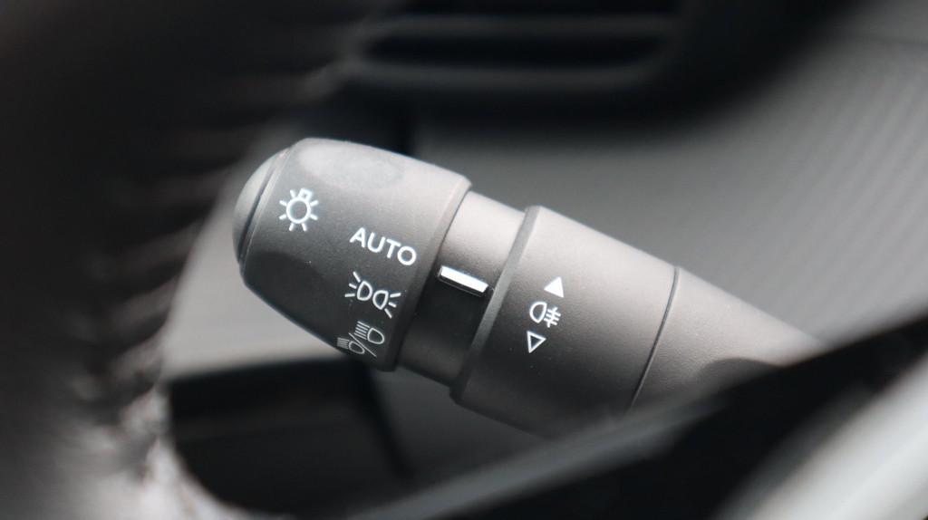 Peugeot e-208 (R804BF) met abonnement