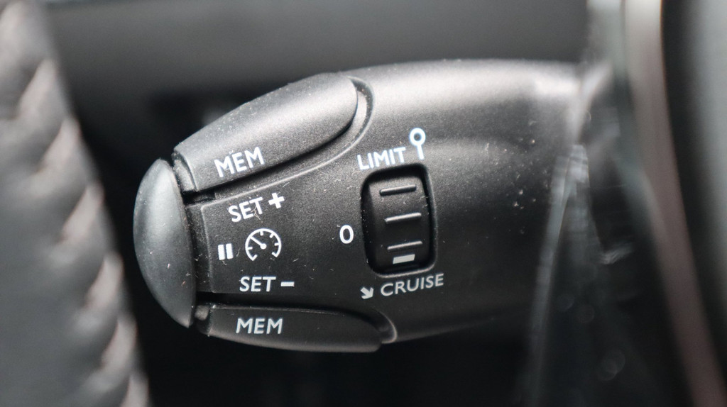 Peugeot e-208 (R804BF) met abonnement