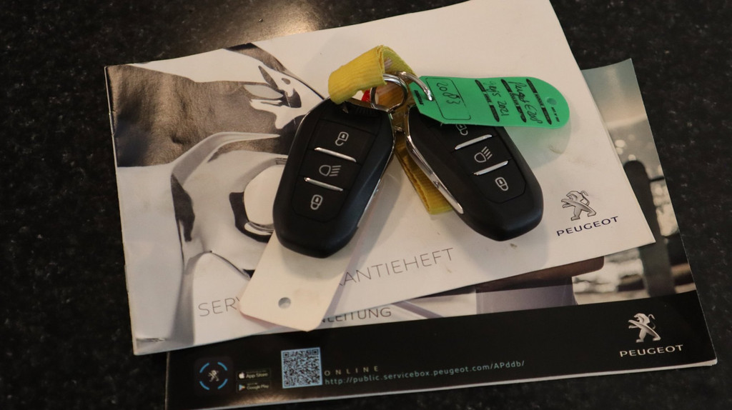 Peugeot e-208 (R804BF) met abonnement