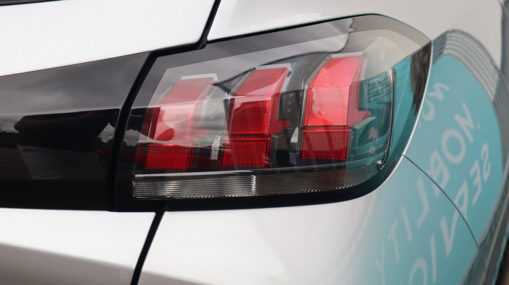 Peugeot e-208 (R804BF) met abonnement