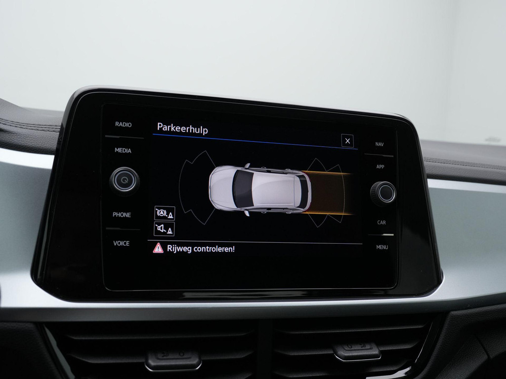 Volkswagen T-Roc (S923BN) met abonnement