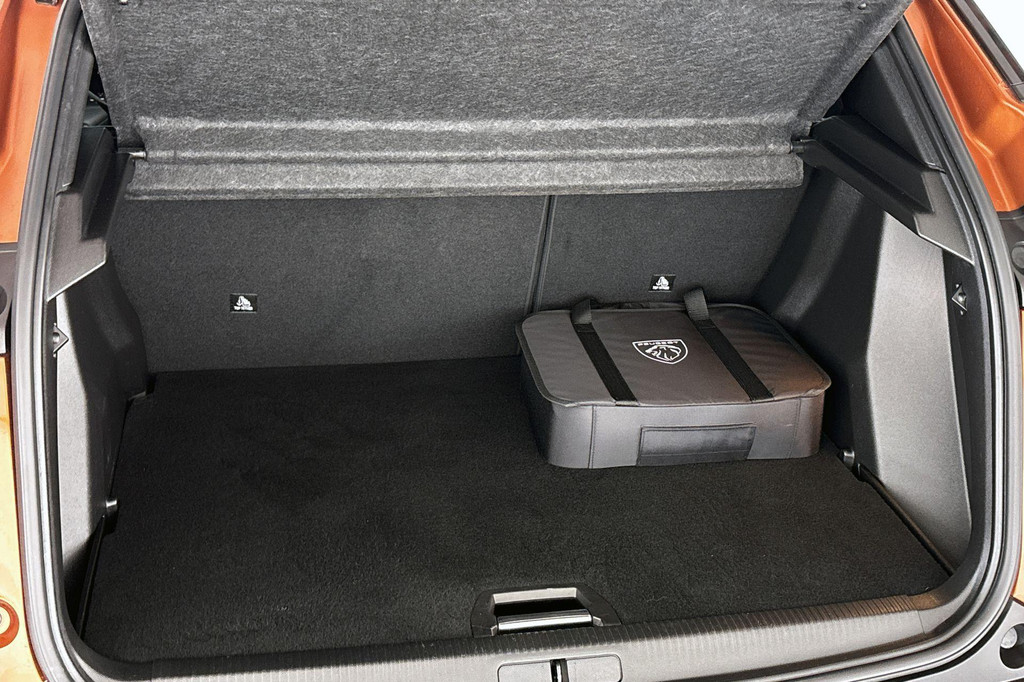 Peugeot e-2008 (T945FJ) met abonnement