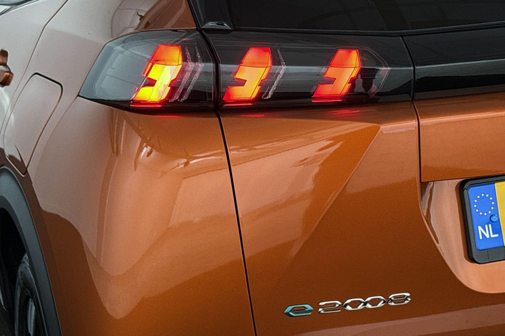 Peugeot e-2008 (T945FJ) met abonnement