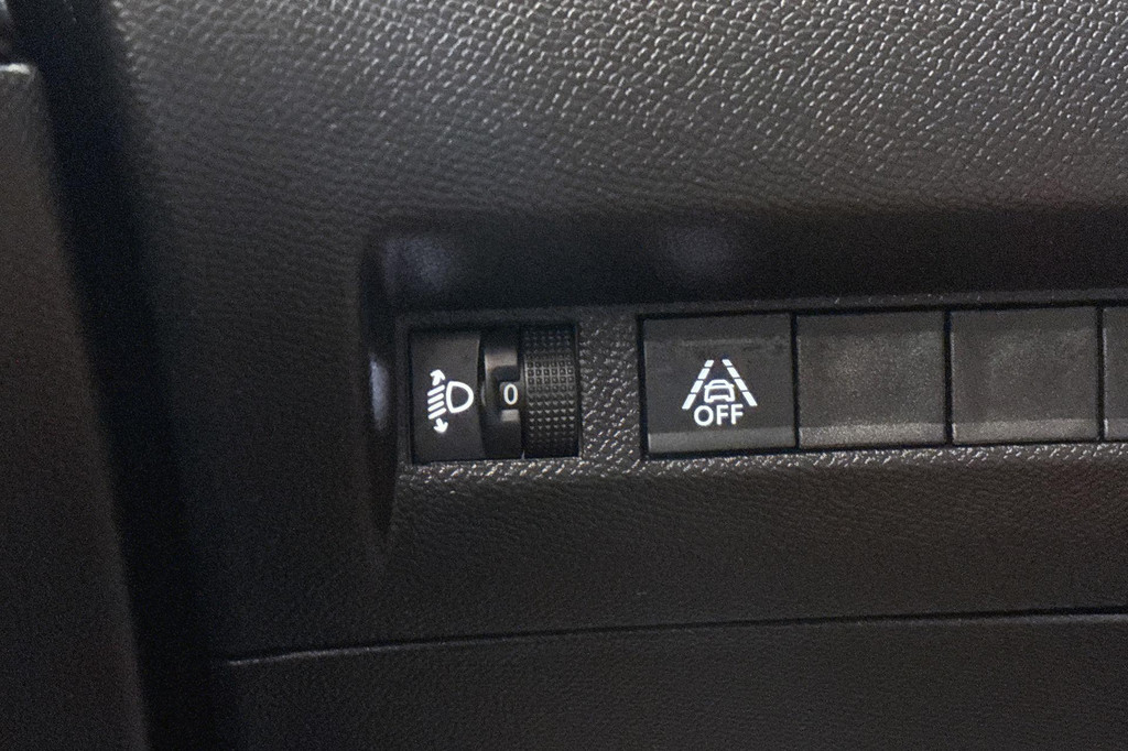 Peugeot e-2008 (T945FJ) met abonnement