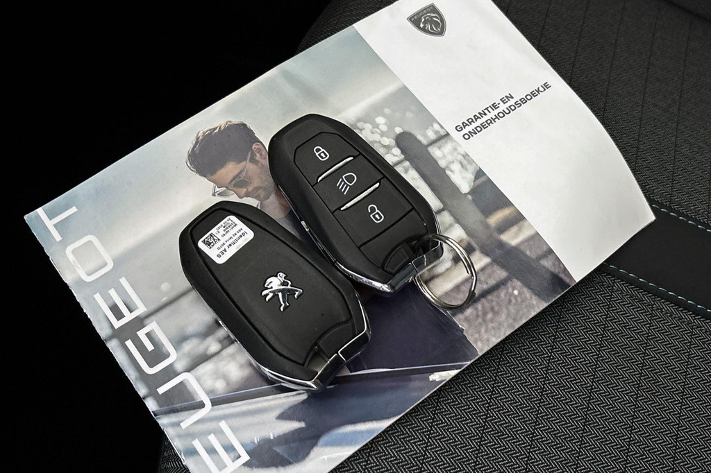 Peugeot e-2008 (T945FJ) met abonnement