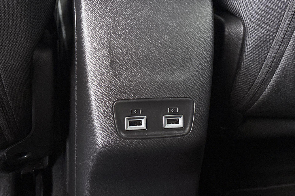 Peugeot e-2008 (T945FJ) met abonnement