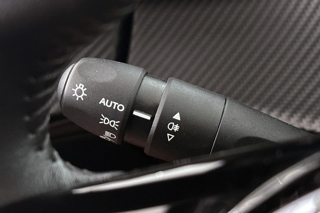 Peugeot e-2008 (T945FJ) met abonnement