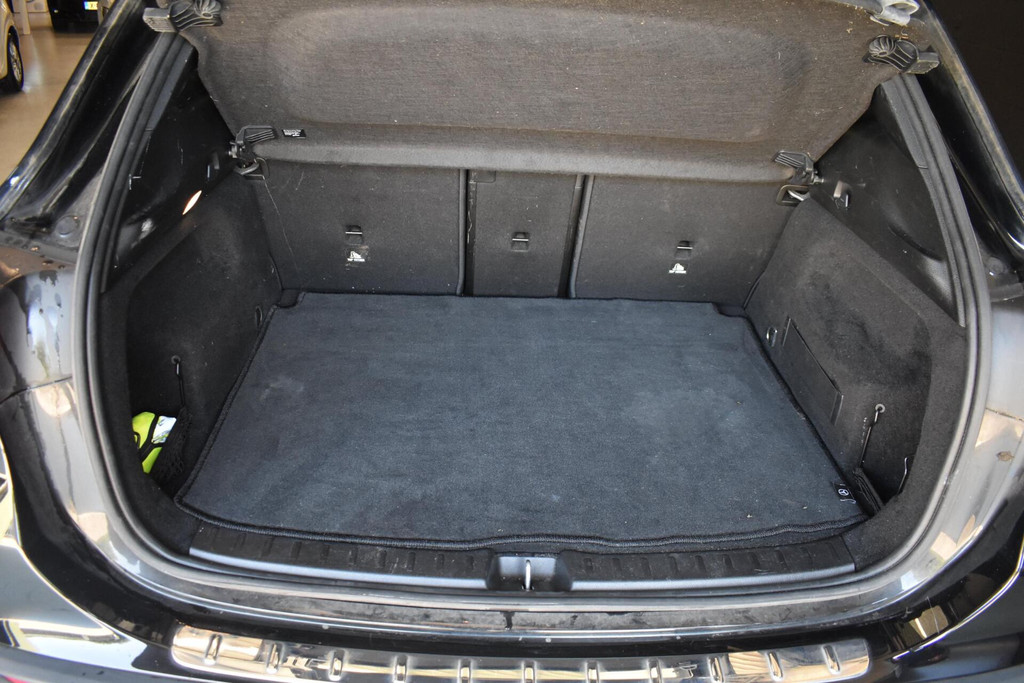 Mercedes-Benz EQA (N072SZ) met abonnement