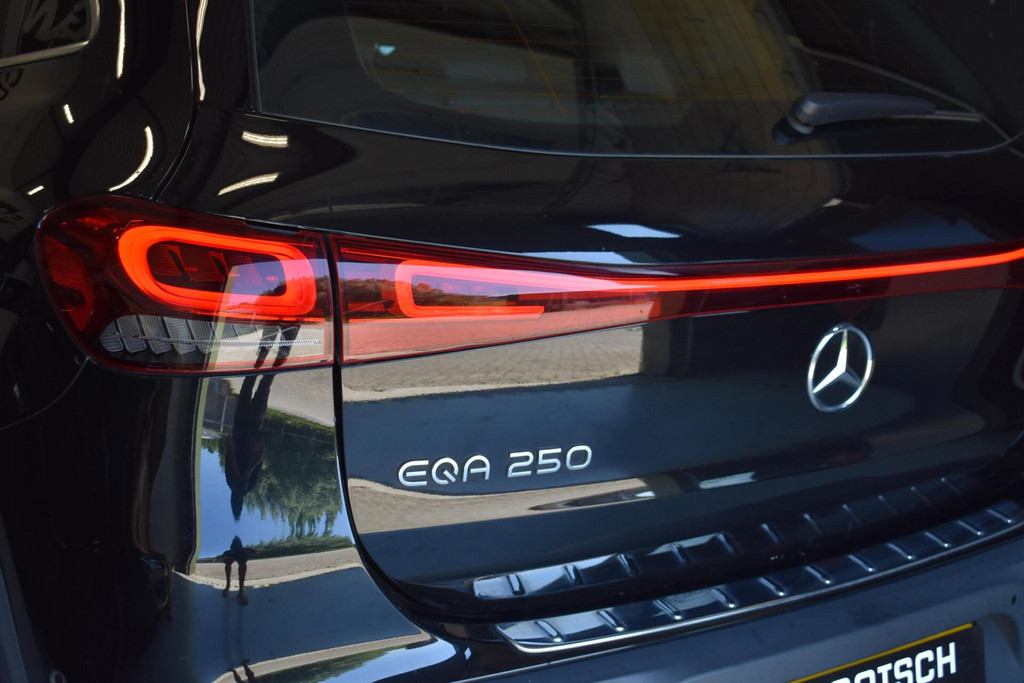 Mercedes-Benz EQA (N072SZ) met abonnement