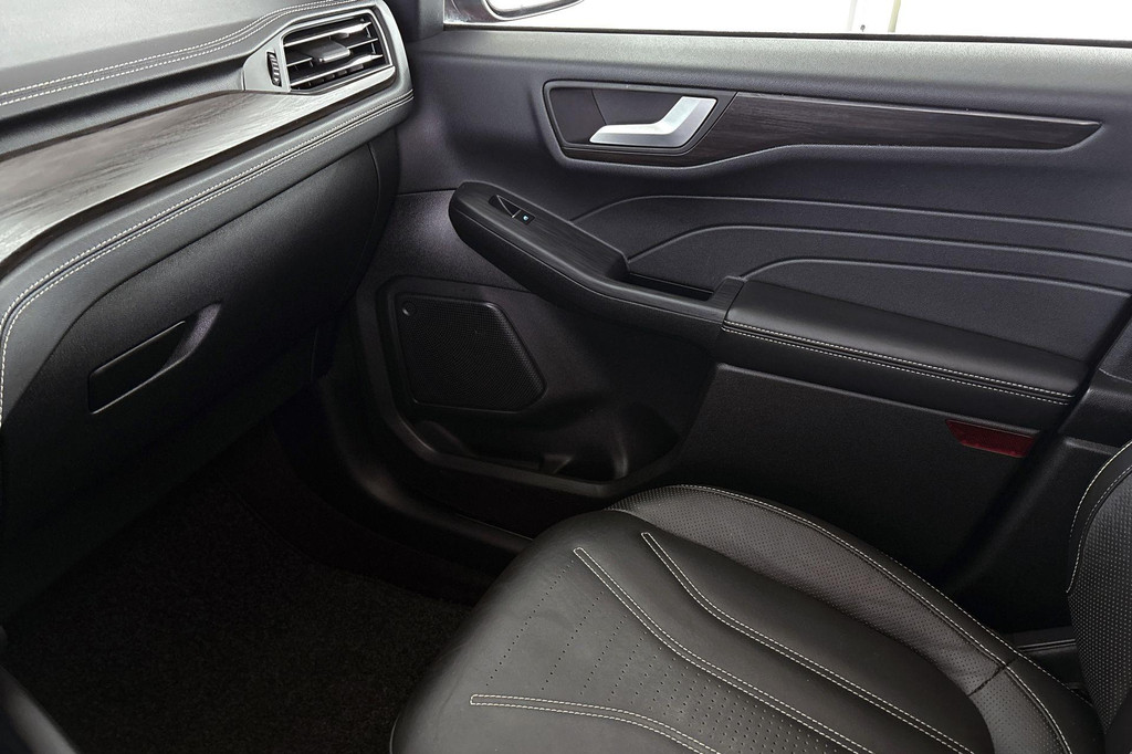 Ford Kuga (L063DB) met abonnement