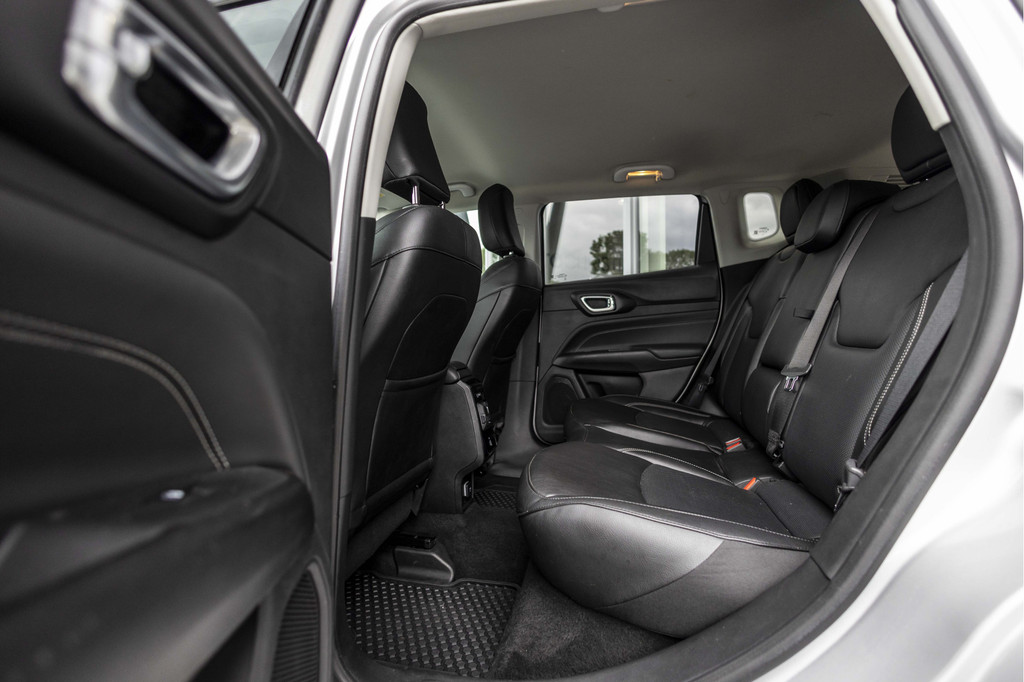 Jeep Compass (KGL09X) met abonnement