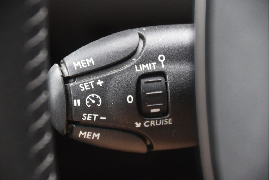 Peugeot 2008 (KLD39N) met abonnement
