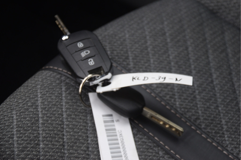 Peugeot 2008 (KLD39N) met abonnement