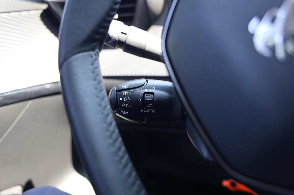 Peugeot e-208 (P355PT) met abonnement