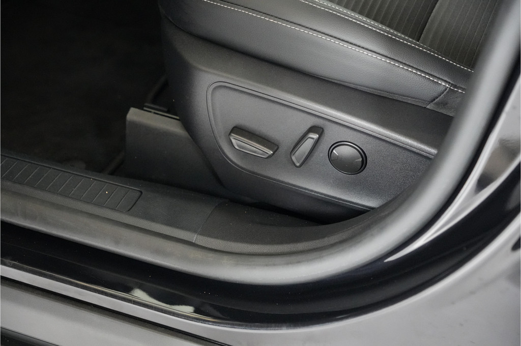 Ford Kuga (KJL32N) met abonnement