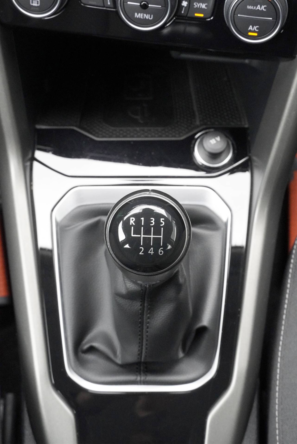 Volkswagen T-Roc (L034KG) met abonnement