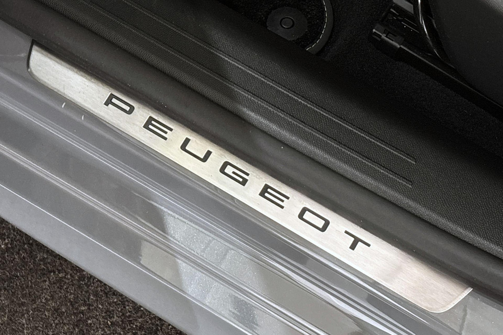 Peugeot 208 (HKS55H) met abonnement