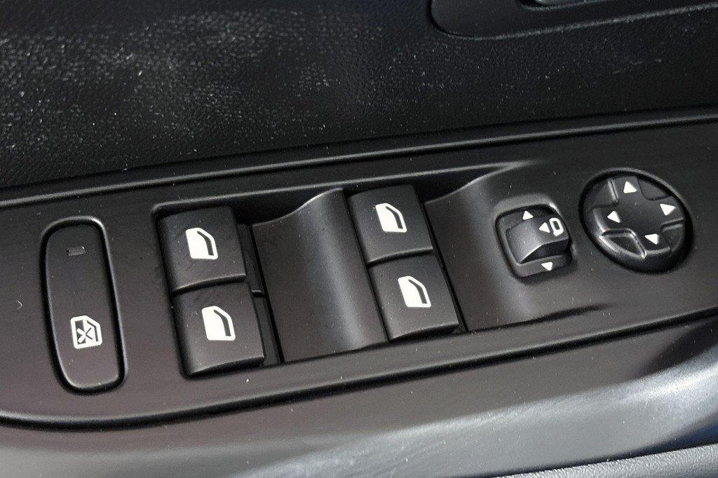 Peugeot 208 (HGF48G) met abonnement