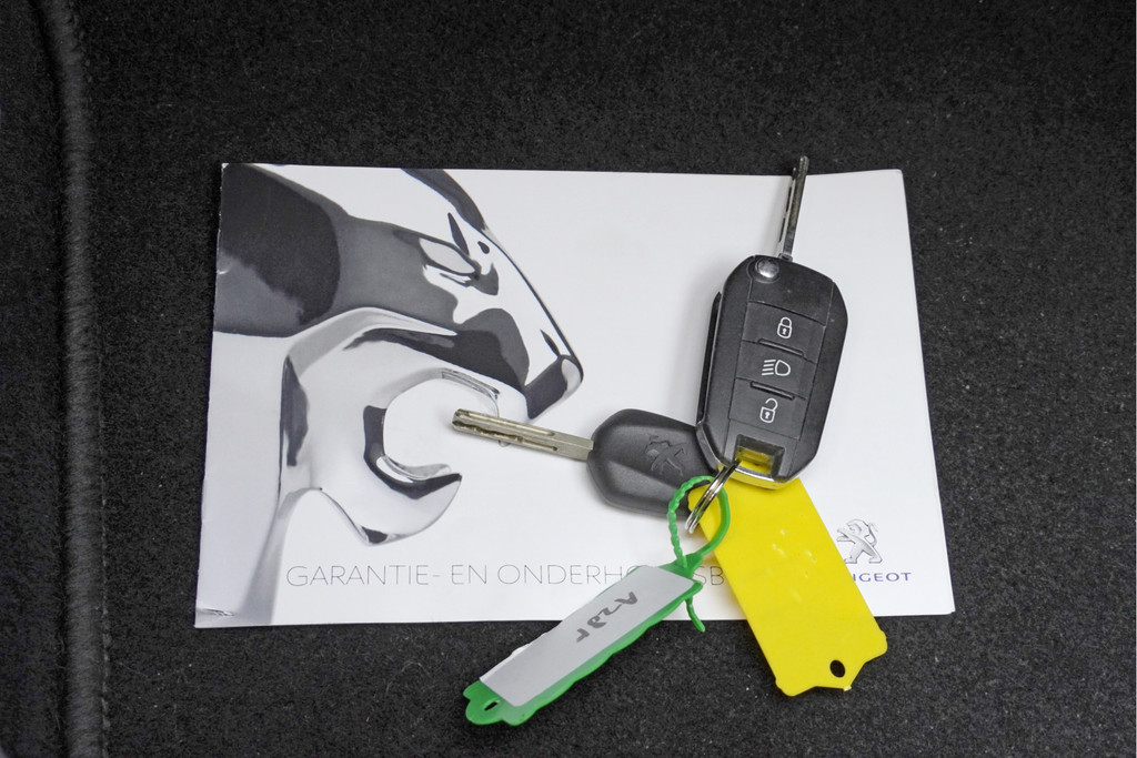 Peugeot 2008 (L853BV) met abonnement