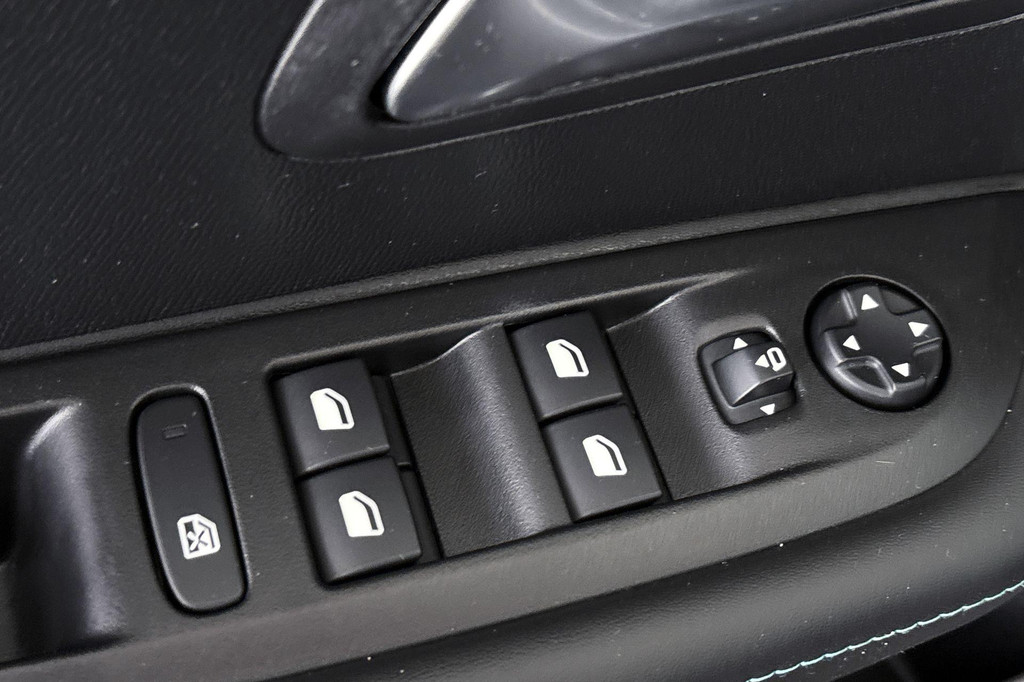 Peugeot 208 (S948NF) met abonnement