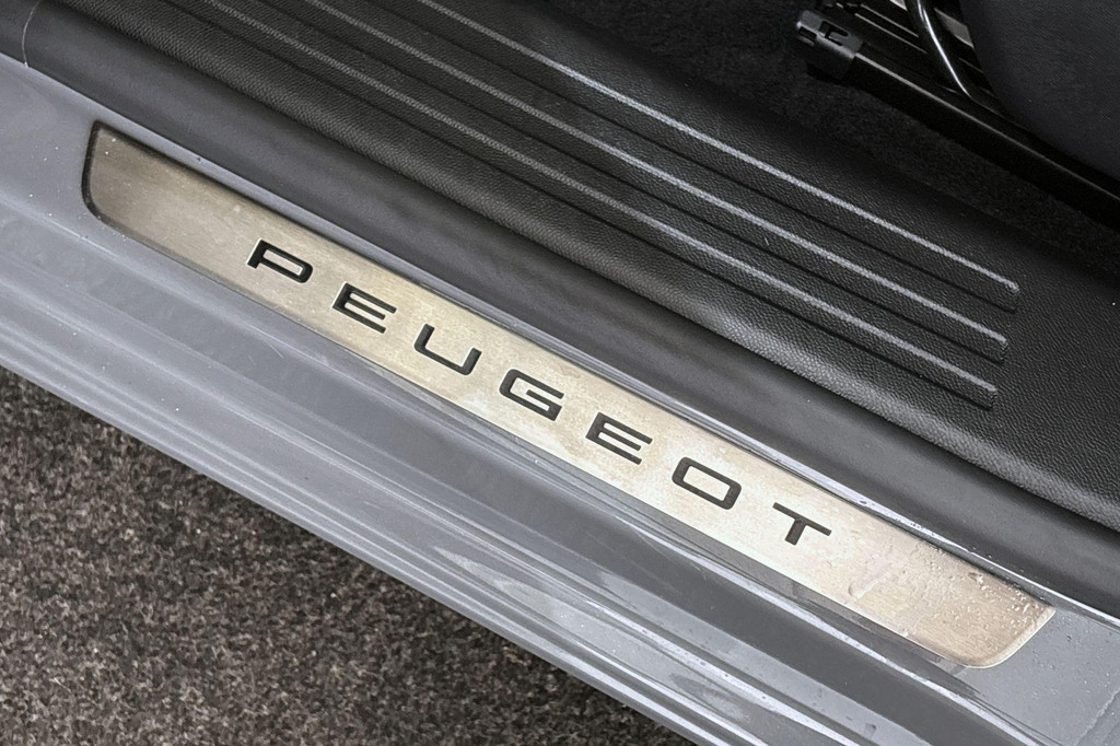 Peugeot e-2008 (JBT27J) met abonnement