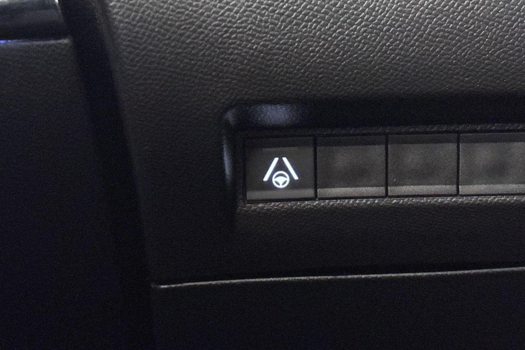 Peugeot e-2008 (JBT27J) met abonnement