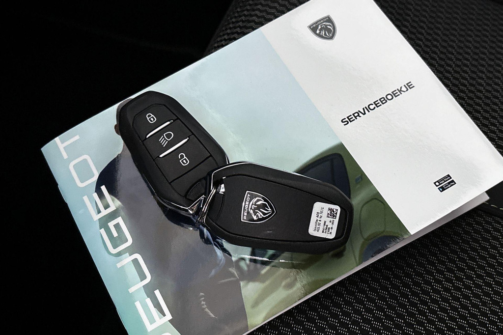 Peugeot e-2008 (JBT27J) met abonnement
